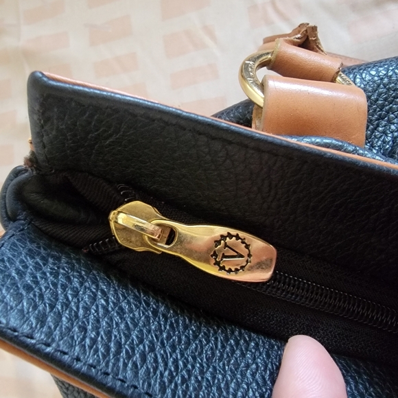 Valentina Leather Shoulder Bag - Picture 7 of 12